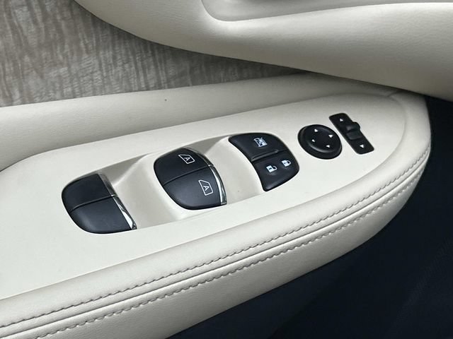 Used 2020 Nissan Murano SL w/ Moonroof Package AWD/4WD image 19