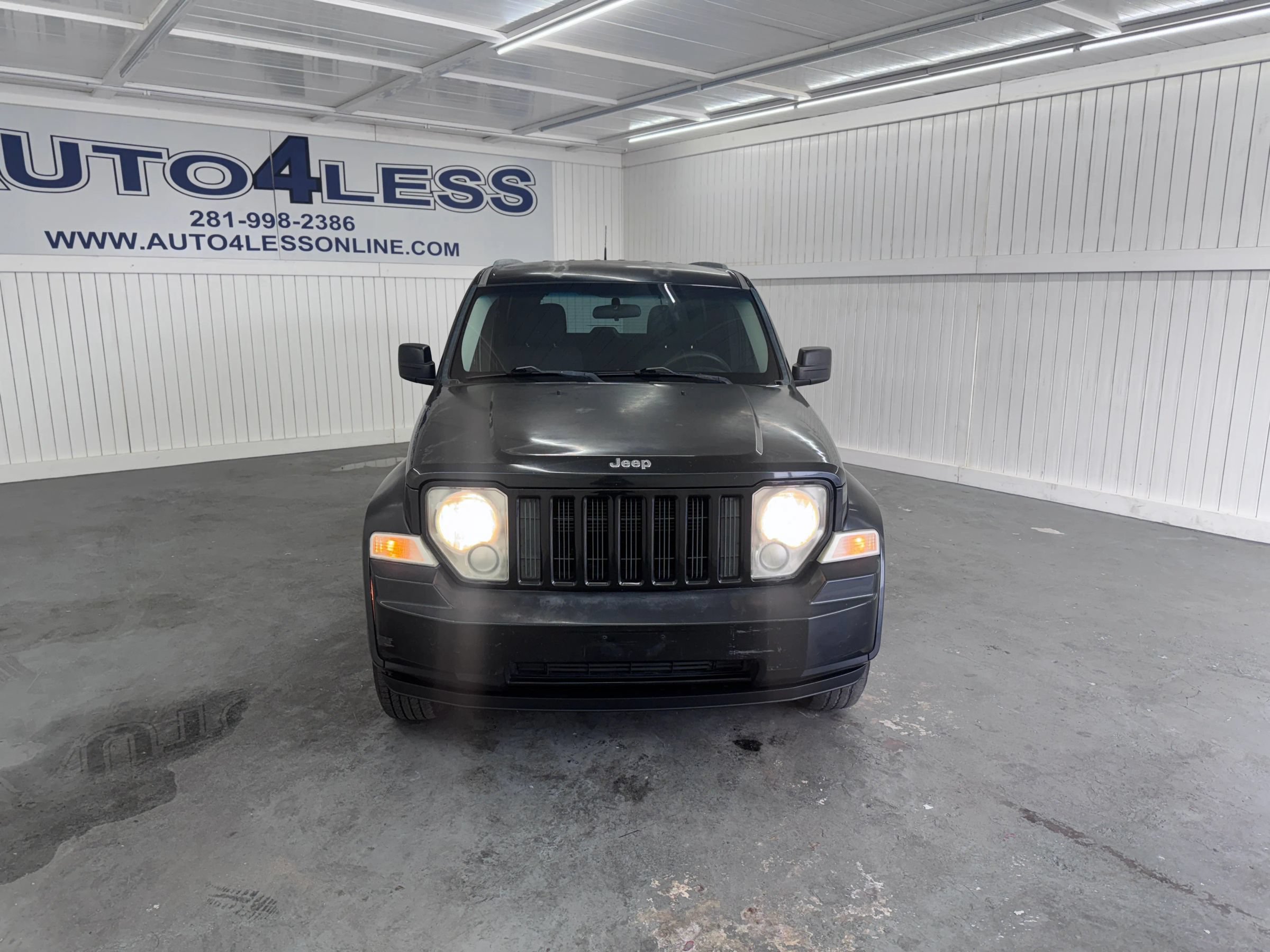 Used 2011 Jeep Liberty Sport RWD image 2