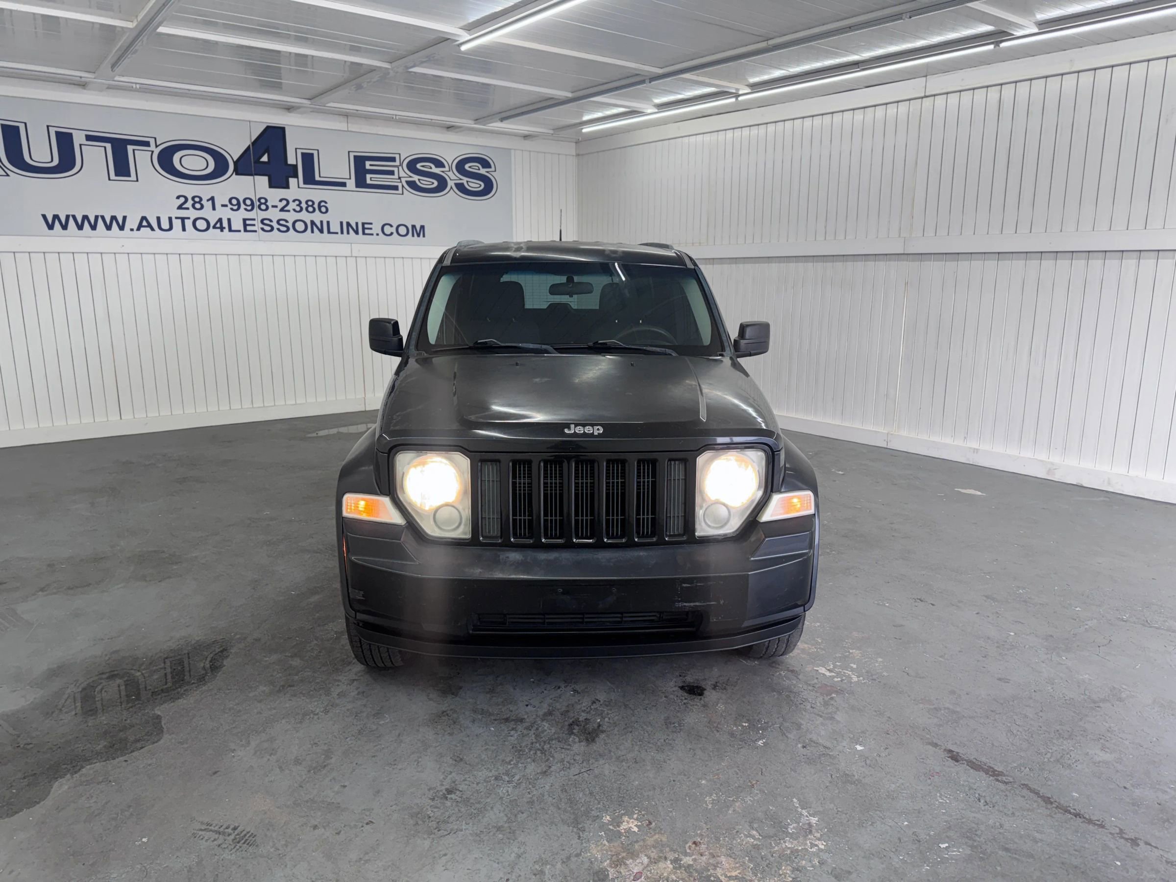 Used 2011 Jeep Liberty Sport image 2