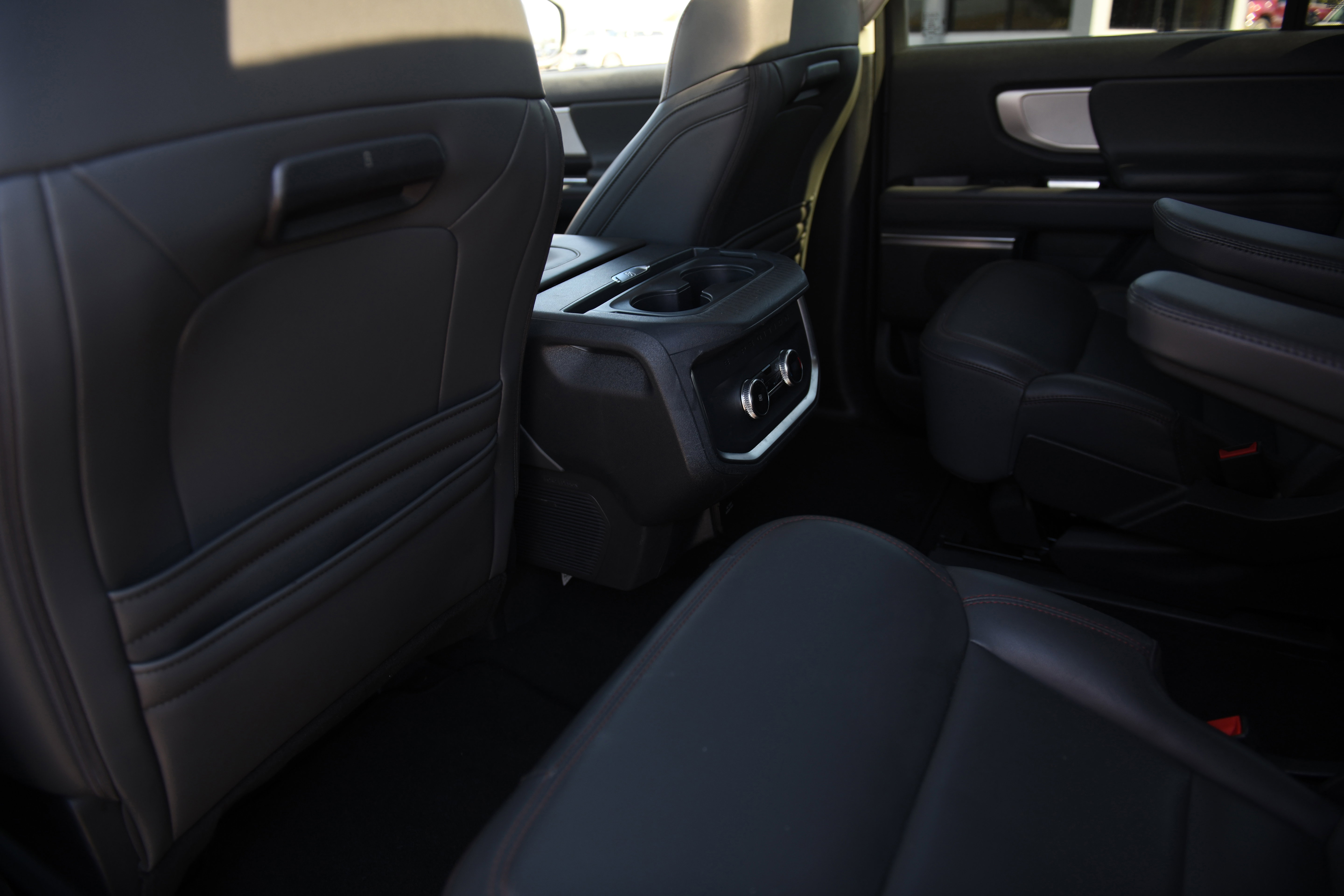 Used 2025 Ford Expedition Active image 15