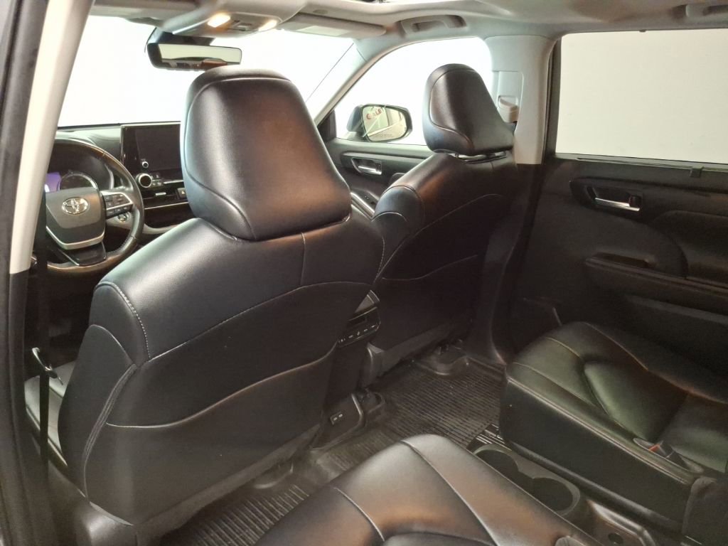 Used 2023 Toyota Highlander XLE image 14