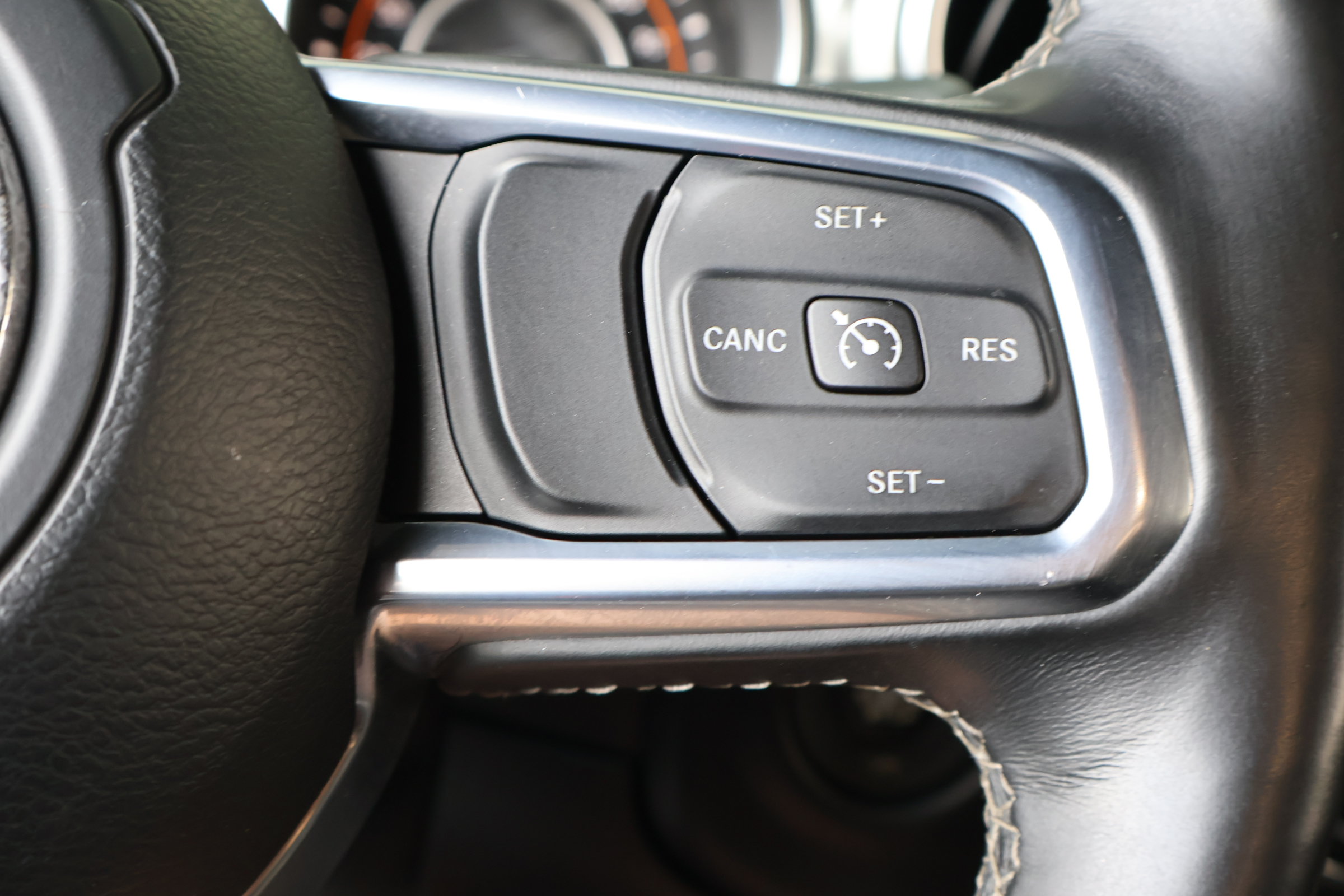 Used 2020 Jeep Gladiator Overland AWD/4WD image 24