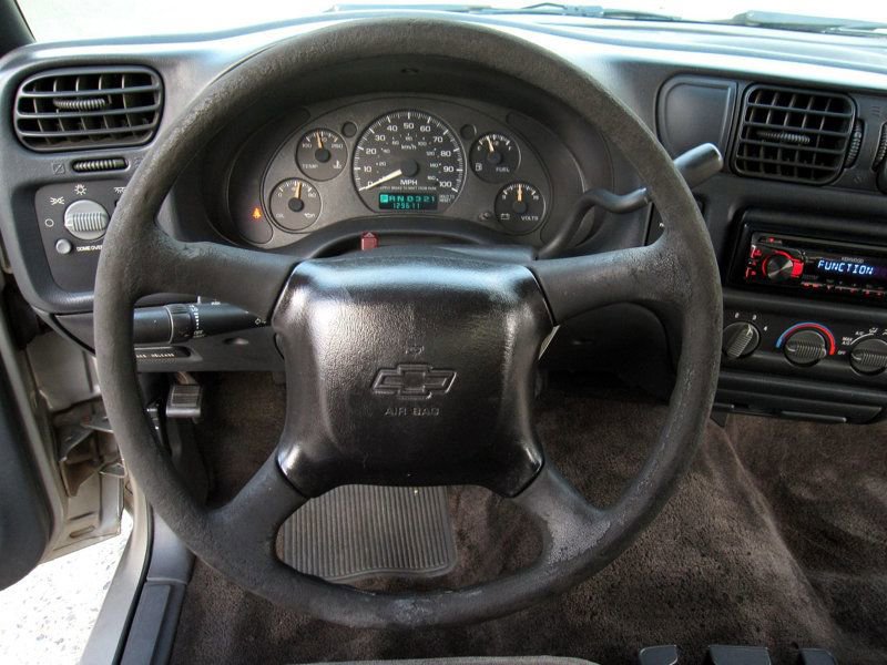 Used 2001 Chevrolet S10 Pickup LS w/ Preferred Equipment Group image 18