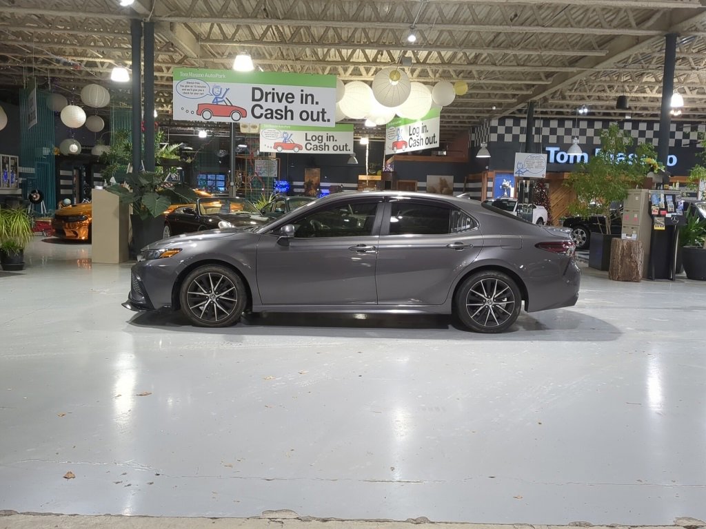 Used 2021 Toyota Camry SE image 12