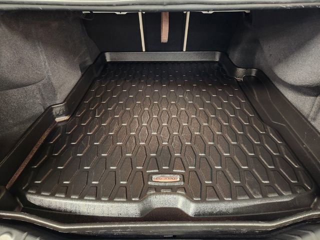 Used 2024 Jaguar XF R-Dynamic SE image 33