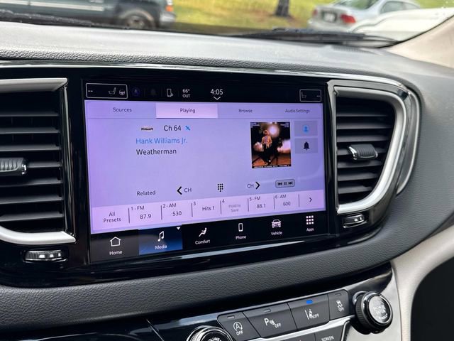 Used 2023 Chrysler Pacifica Touring-L FWD image 33