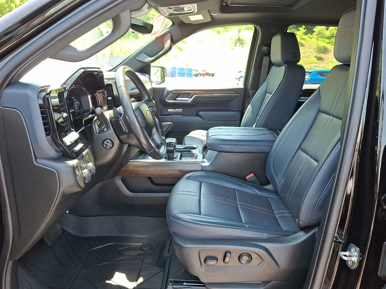 Used 2023 Chevrolet Silverado 1500 High Country w/ High Country Premium Package AWD/4WD image 13