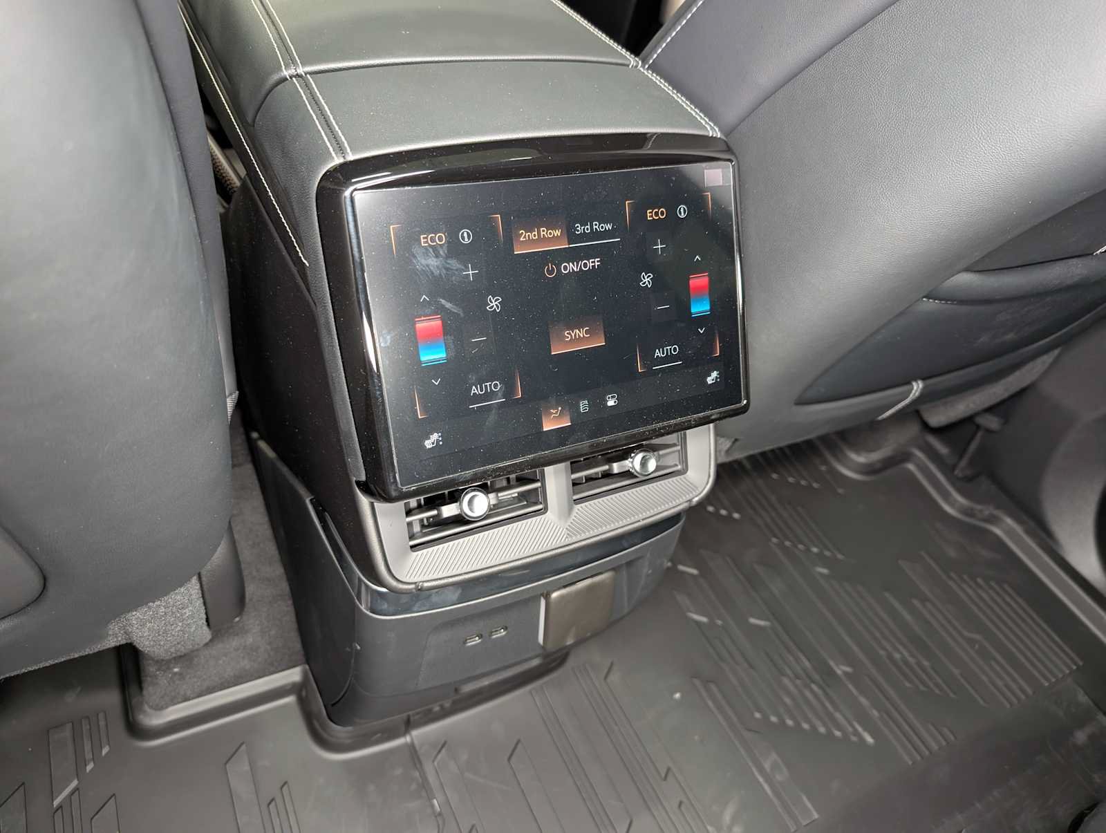 New 2027 Cadillac Vistiq Luxury w/ LPO, Floor Liner Package AWD/4WD image 18