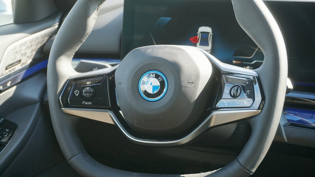 New 2026 BMW i5 eDrive40 image 16