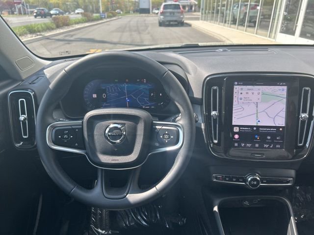 Certified 2025 Volvo XC40 B5 Plus AWD/4WD image 18