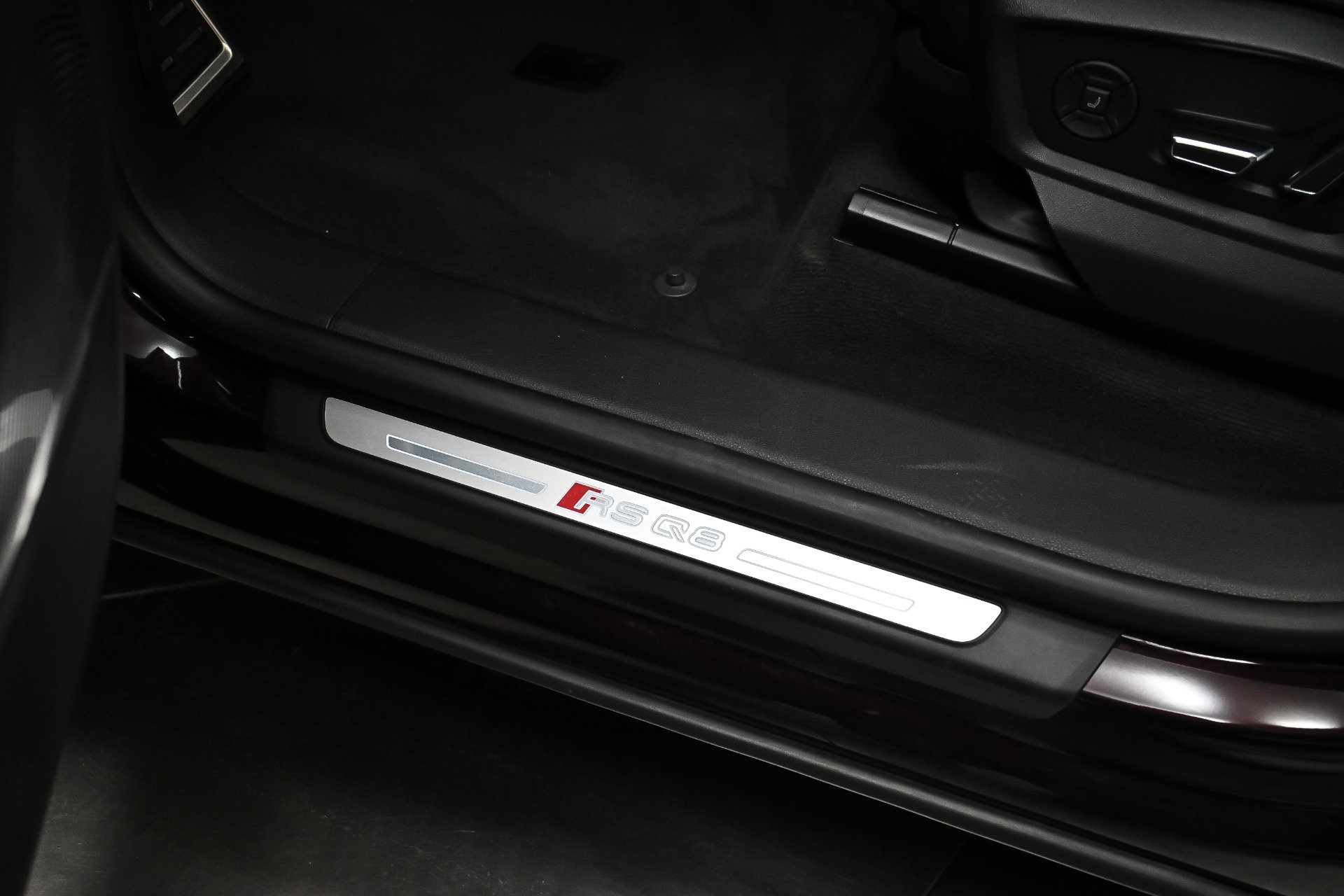 Used 2021 Audi RS Q8 w/ Carbon Optic Package image 22