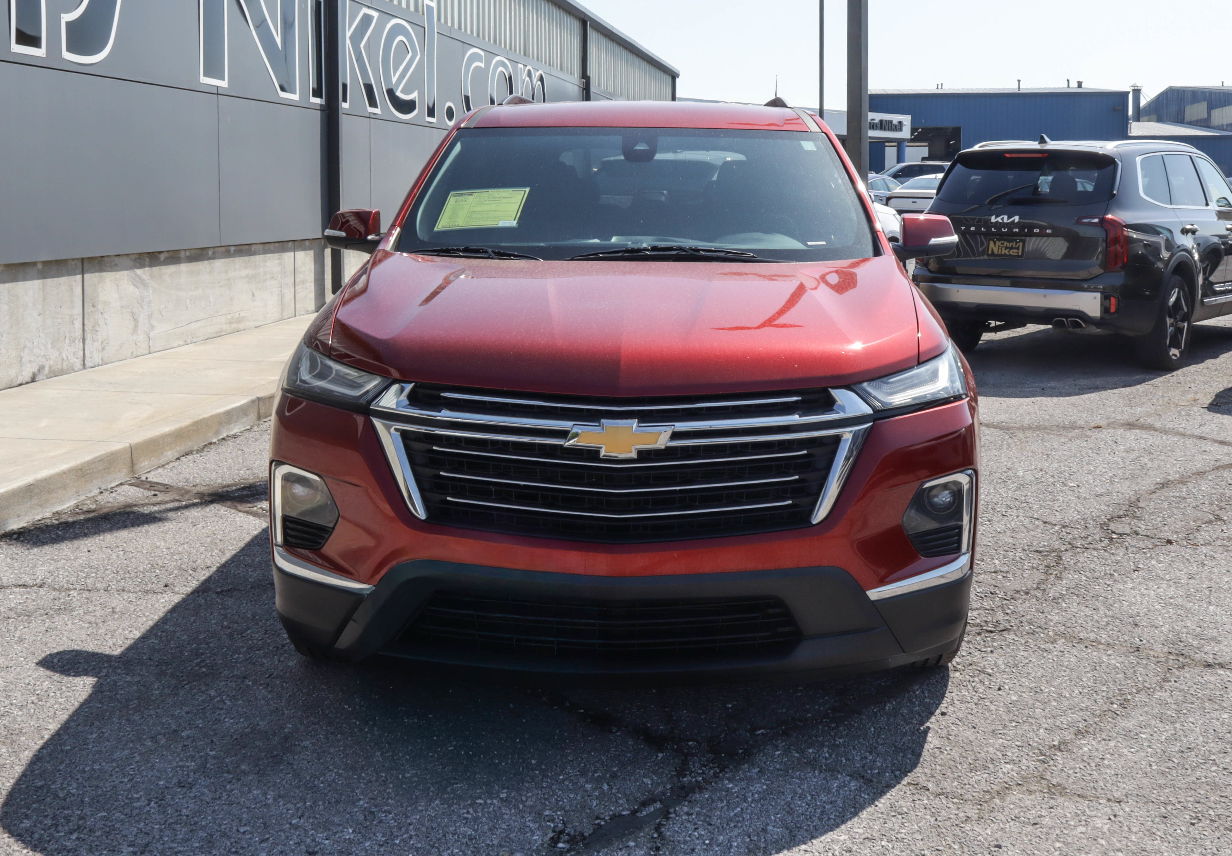 Used 2023 Chevrolet Traverse LT FWD image 2