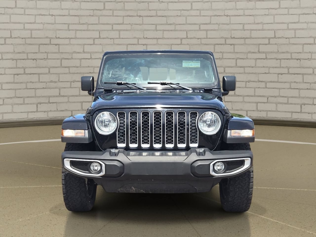 Used 2021 Jeep Gladiator Overland AWD/4WD image 2