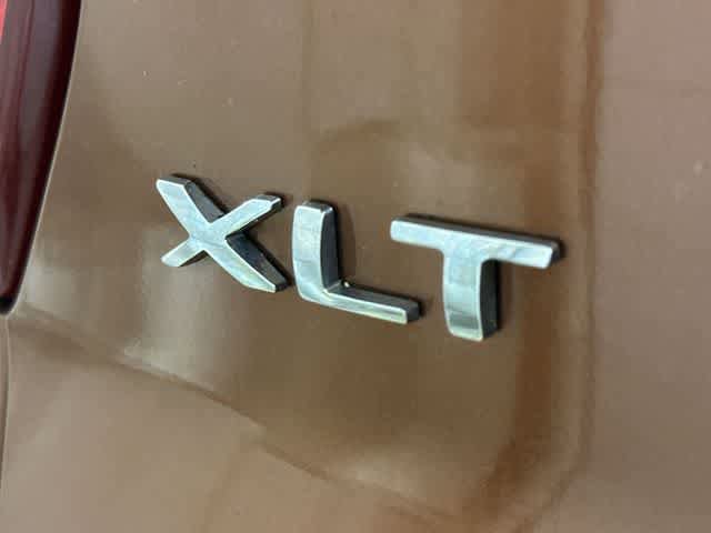 Used 2017 Ford Explorer XLT w/ Equipment Group 202A AWD/4WD image 29