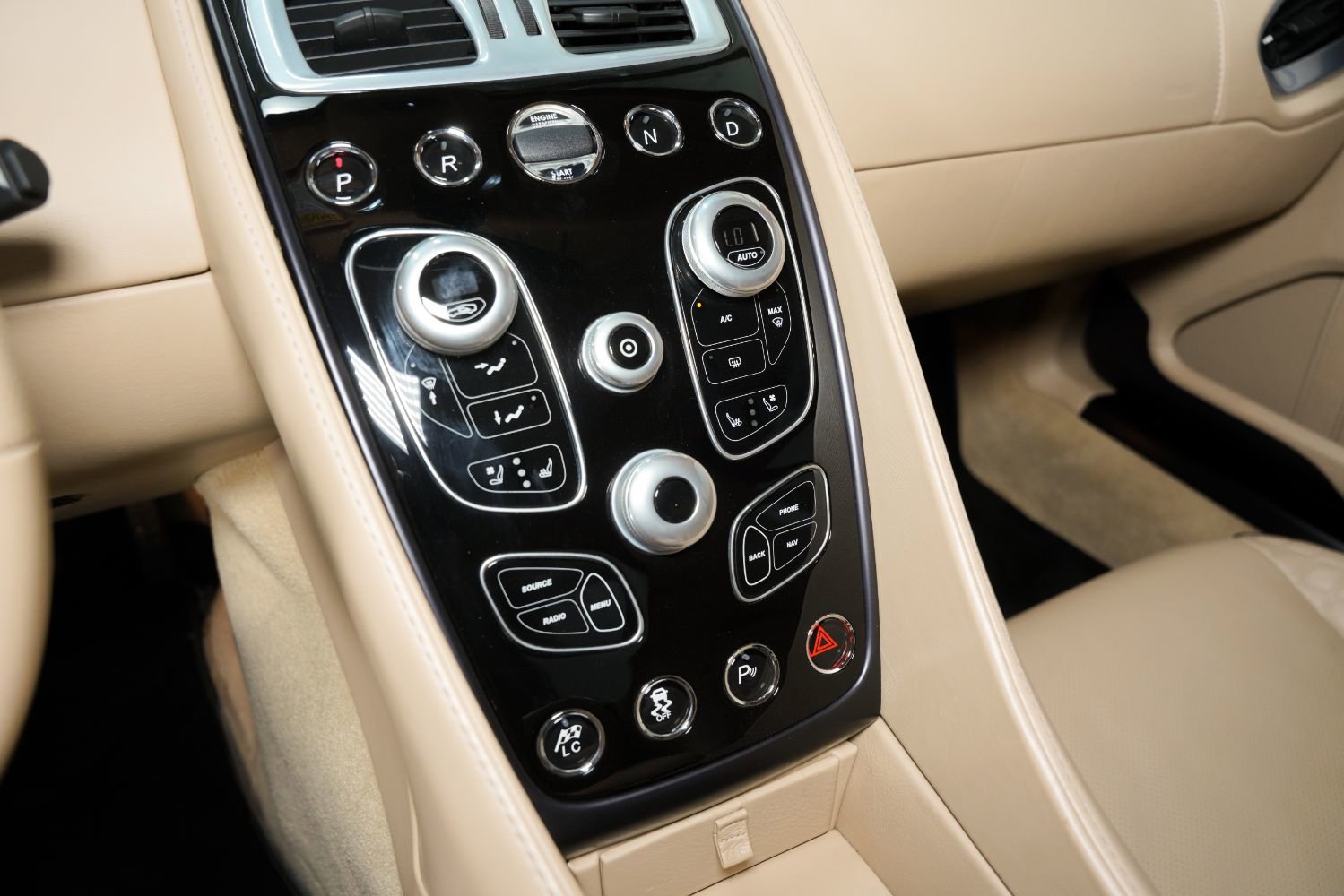 Used 2014 Aston Martin Vanquish Coupe image 41