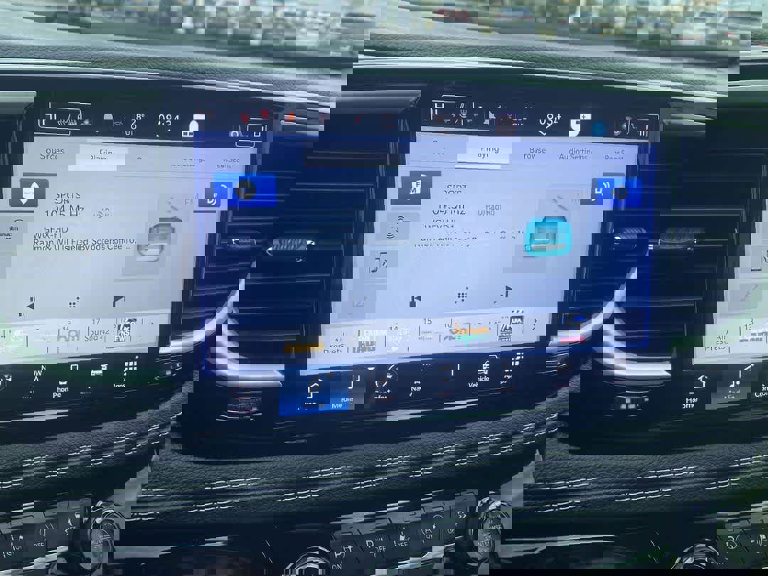 Used 2022 Chrysler Pacifica Touring-L w/ Uconnect Theater Family Group image 16