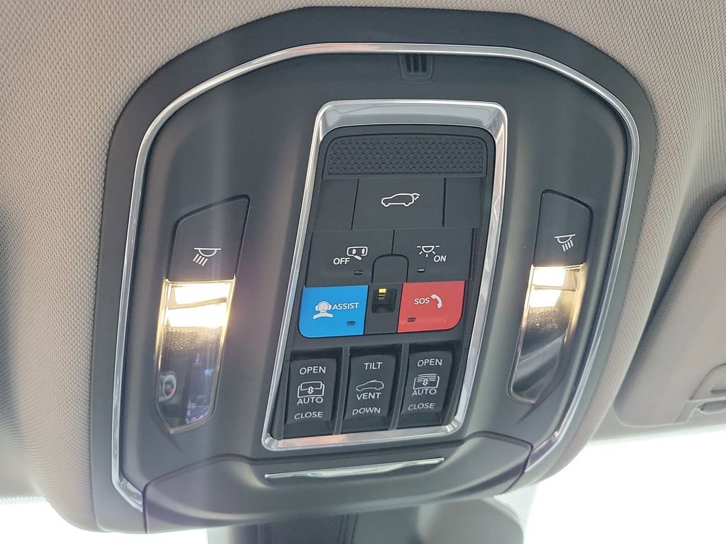 Used 2023 Jeep Grand Cherokee L Limited w/ Luxury Tech Group II image 26