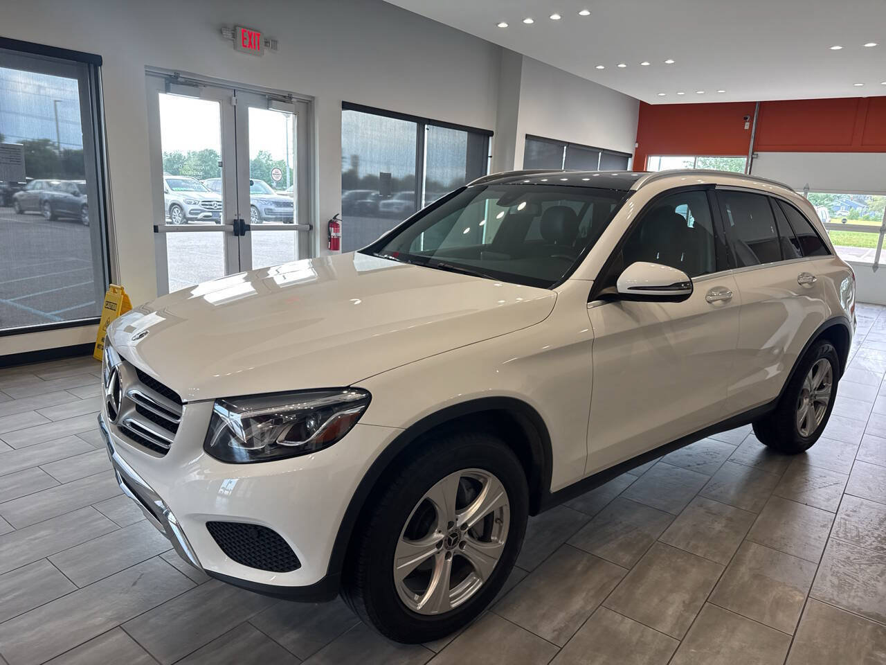 Used 2018 Mercedes-Benz GLC 300 4MATIC w/ Premium Package image 8