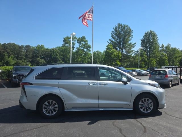 Used 2021 Toyota Sienna XLE FWD image 9