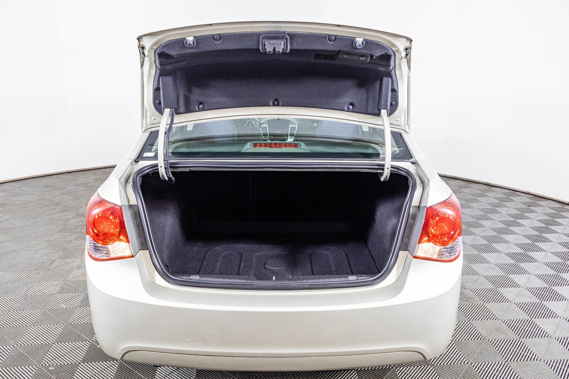 Used 2015 Chevrolet Cruze LT image 35