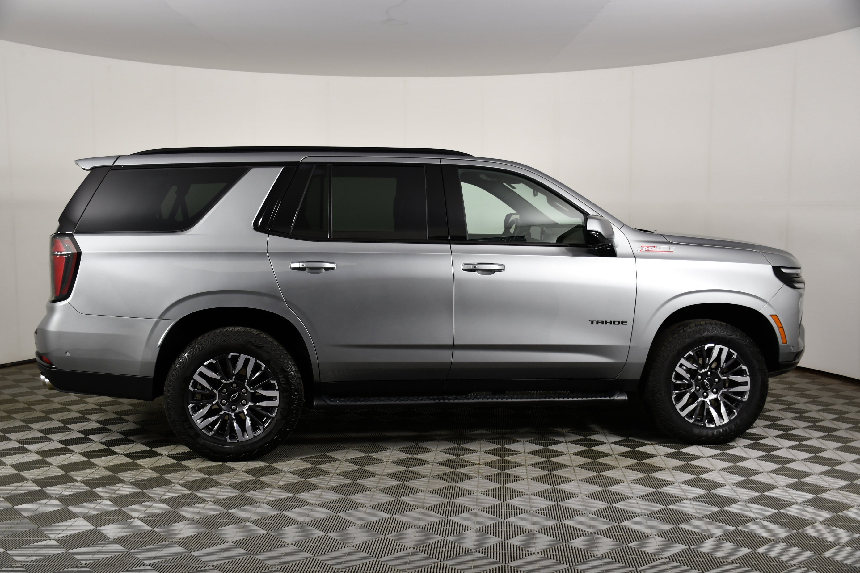 Used 2025 Chevrolet Tahoe Z71 AWD/4WD image 4