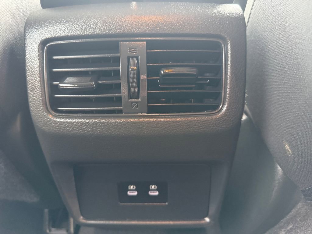 Used 2024 Nissan Rogue SV image 16