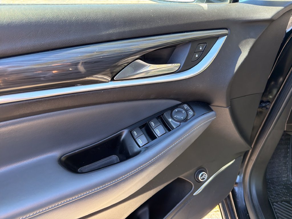 Used 2023 Buick Enclave Essence AWD/4WD image 12