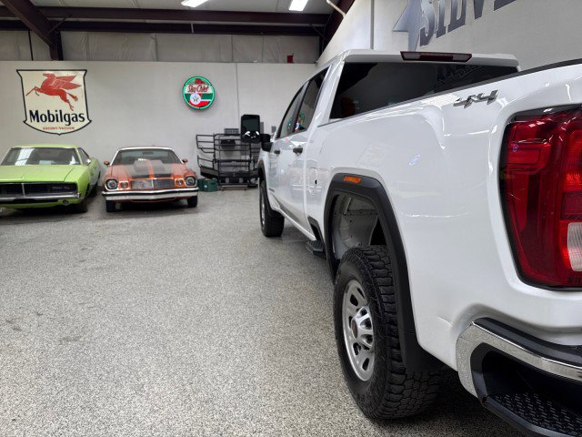 Used 2023 GMC Sierra 2500 Pro w/ Convenience Package image 9