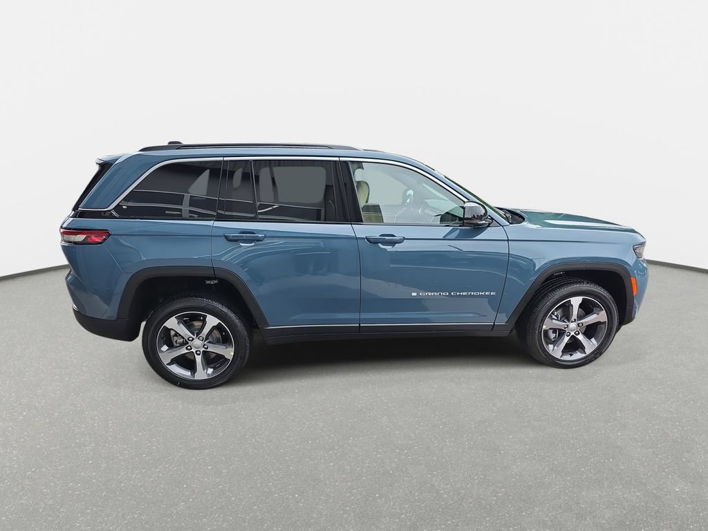 New 2026 Jeep Grand Cherokee Limited w/ Luxury Tech Group II AWD/4WD image 4