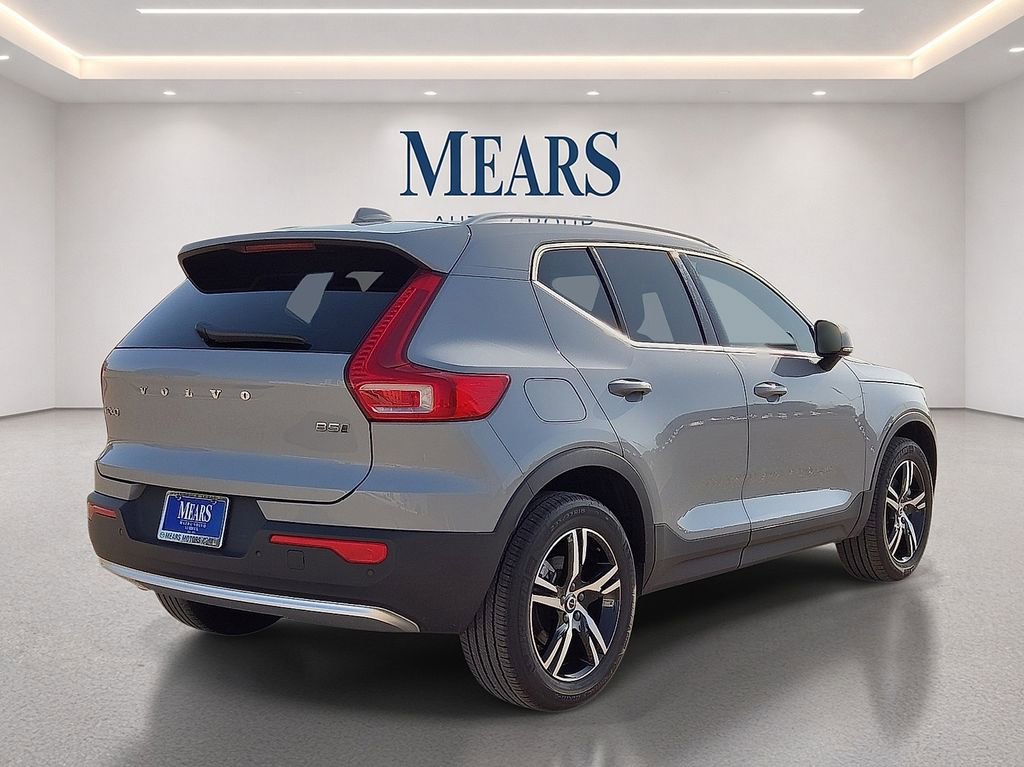 Used 2025 Volvo XC40 B5 Core AWD/4WD image 6