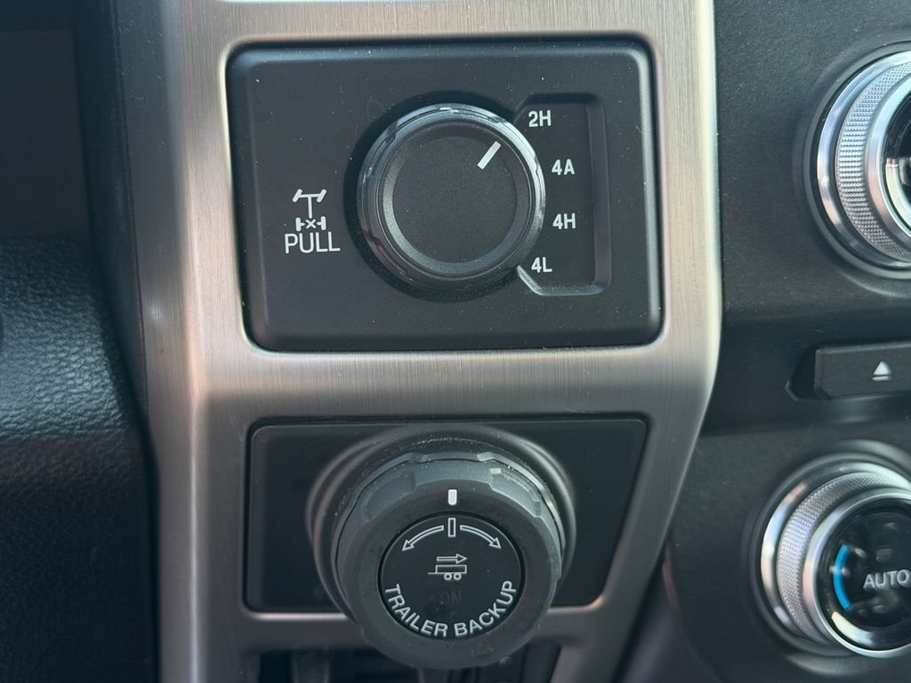 Used 2017 Ford F150 Platinum w/ Equipment Group 701A Luxury AWD/4WD image 24