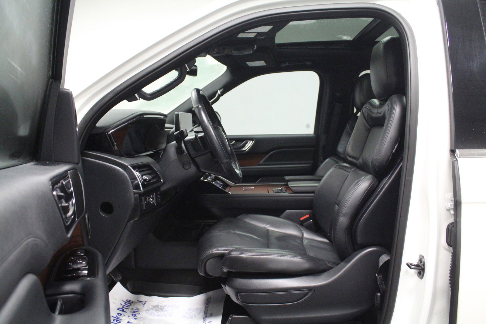 Used 2022 Lincoln Navigator Reserve image 12