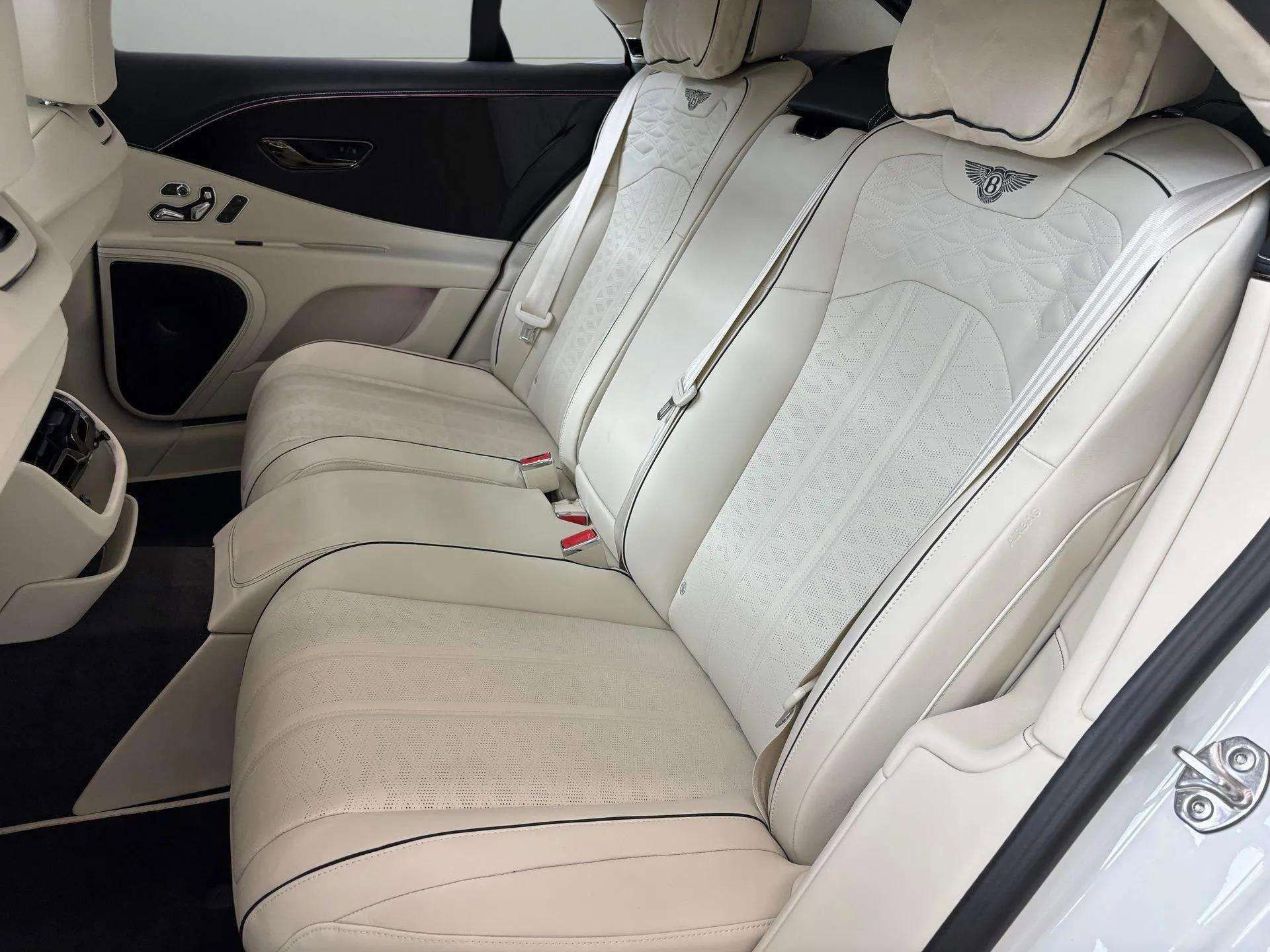 New 2025 Bentley Flying Spur Plug-In Hybrid image 16