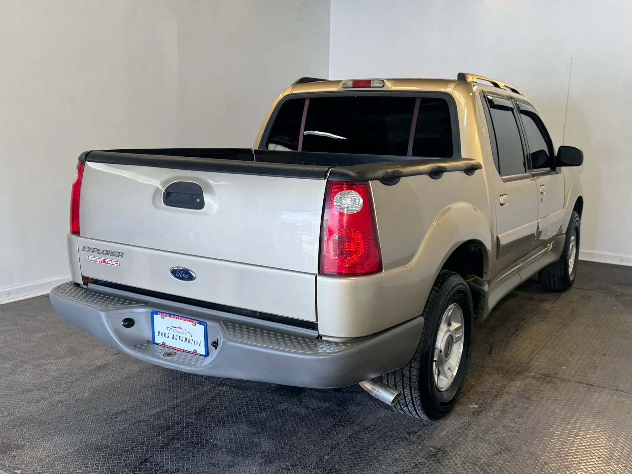 Used 2002 Ford Explorer Sport Trac 4x4 image 6