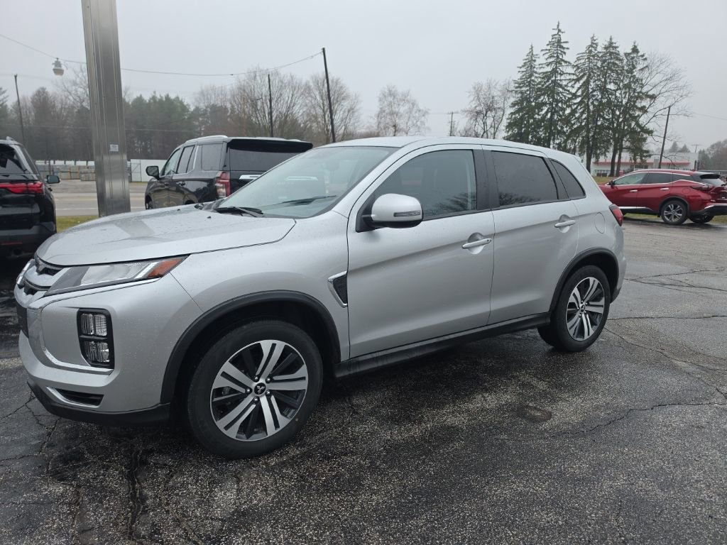 Used 2025 Mitsubishi Outlander Sport AWD image 3
