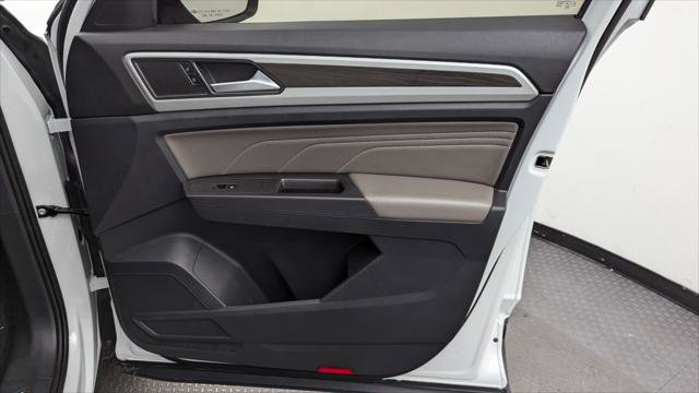 Used 2022 Volkswagen Atlas SE w/ Black Wheel Package image 21