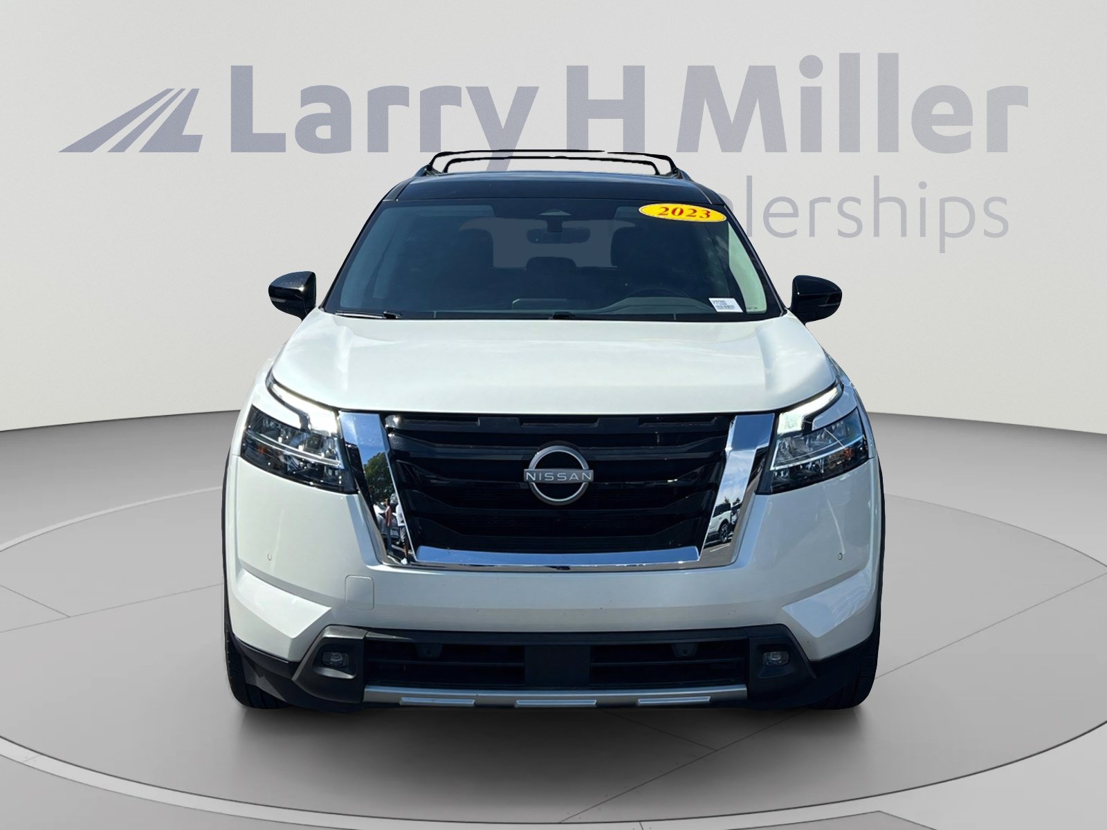 Used 2023 Nissan Pathfinder SL AWD/4WD image 8