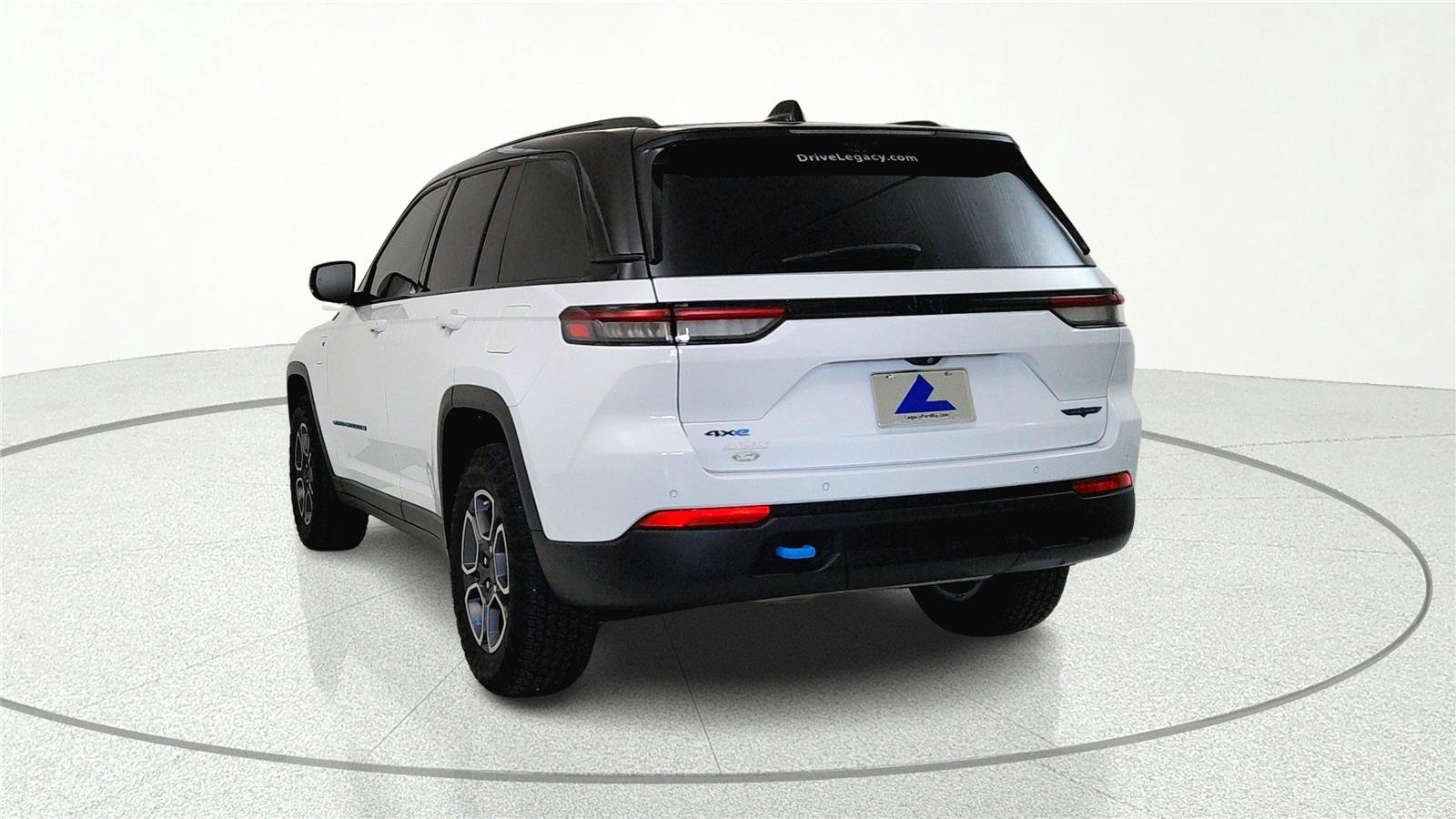 Used 2024 Jeep Grand Cherokee Trailhawk w/ Luxury Tech Group III AWD/4WD image 5