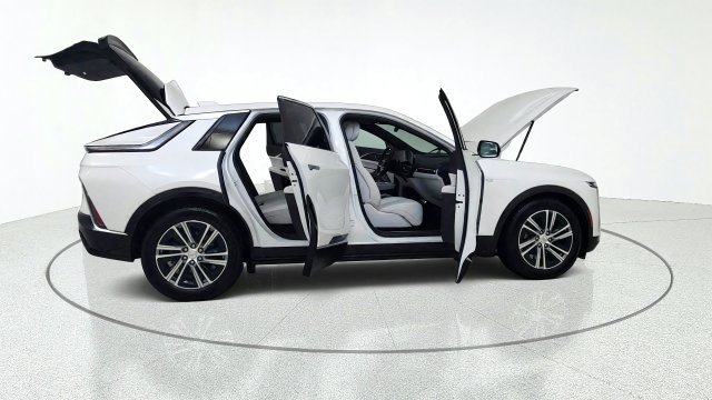 Used 2025 Cadillac Lyriq Luxury w/ LPO, Floor Liner Package RWD image 19