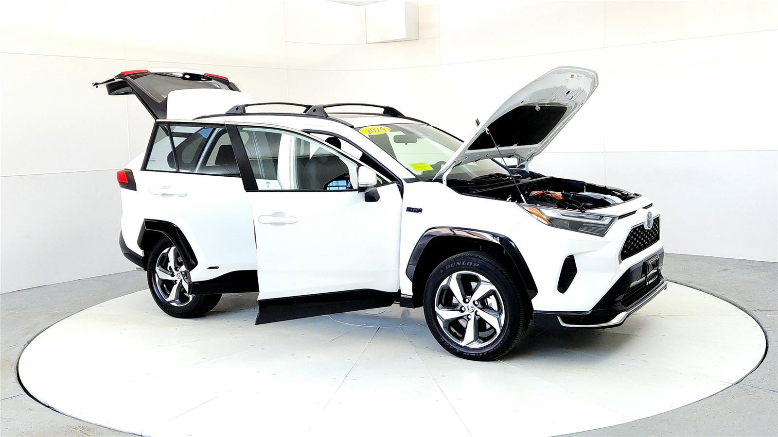 Used 2024 Toyota RAV4 SE w/ Weather & Moonroof Package image 12