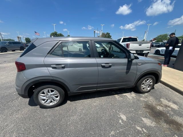 Used 2021 Hyundai Venue SE FWD image 11