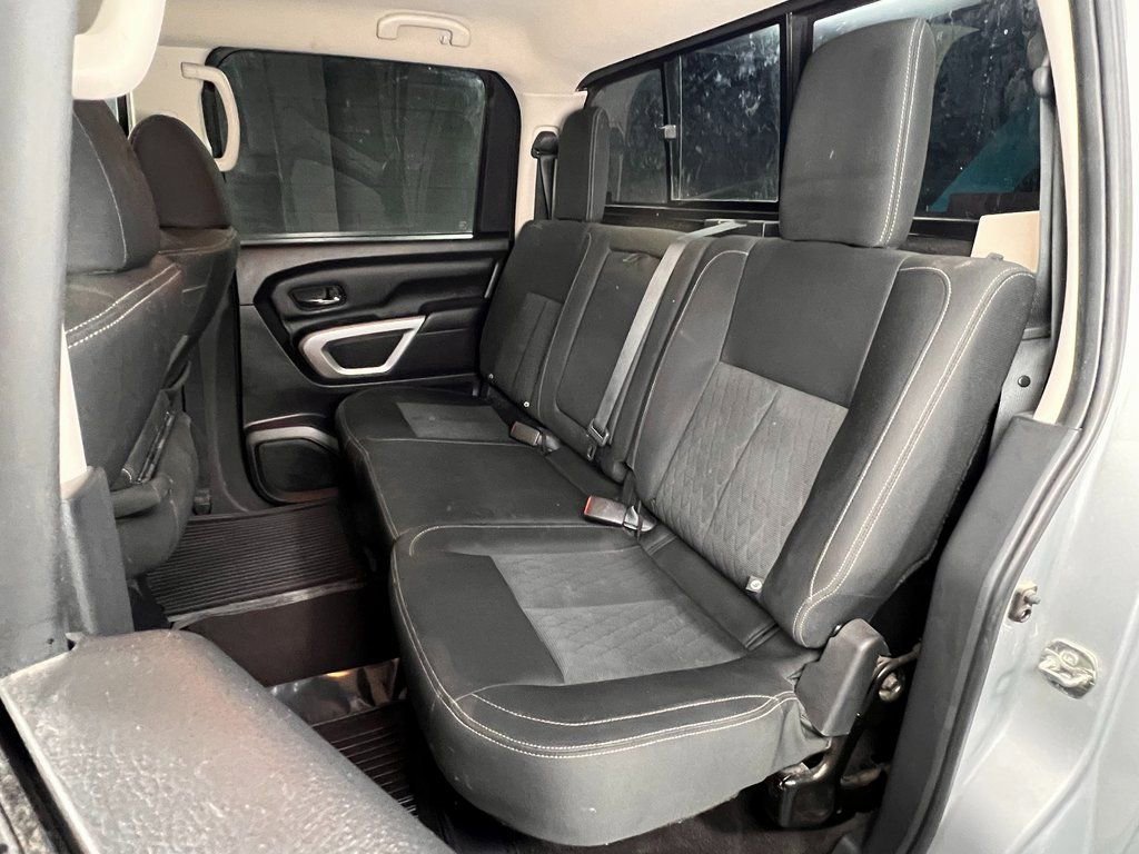 Used 2018 Nissan Titan SV image 11