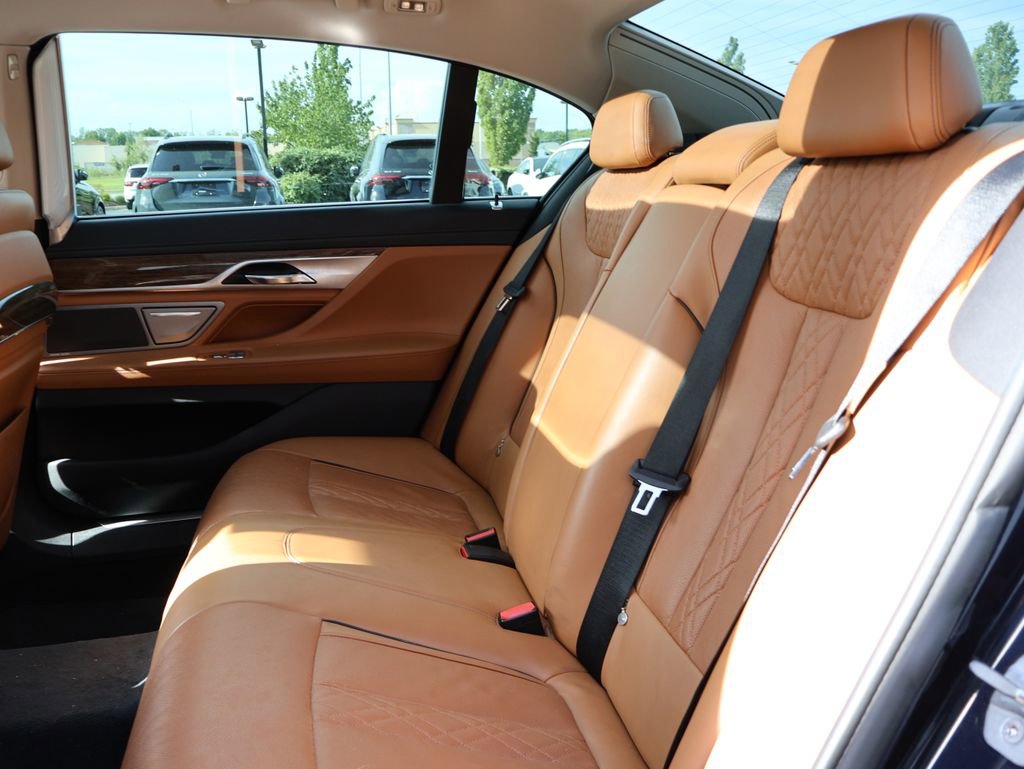 Used 2016 BMW 750i xDrive AWD/4WD image 13