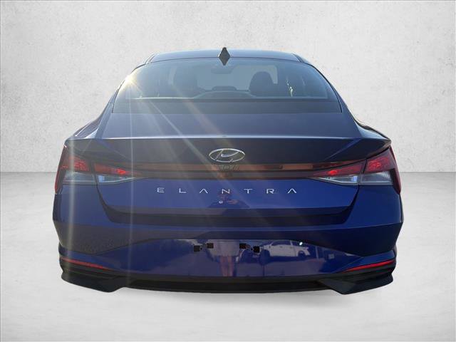 Used 2023 Hyundai Elantra SEL w/ Convenience Package FWD image 4