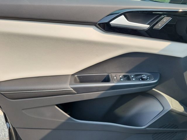 New 2025 Volkswagen Taos S image 17