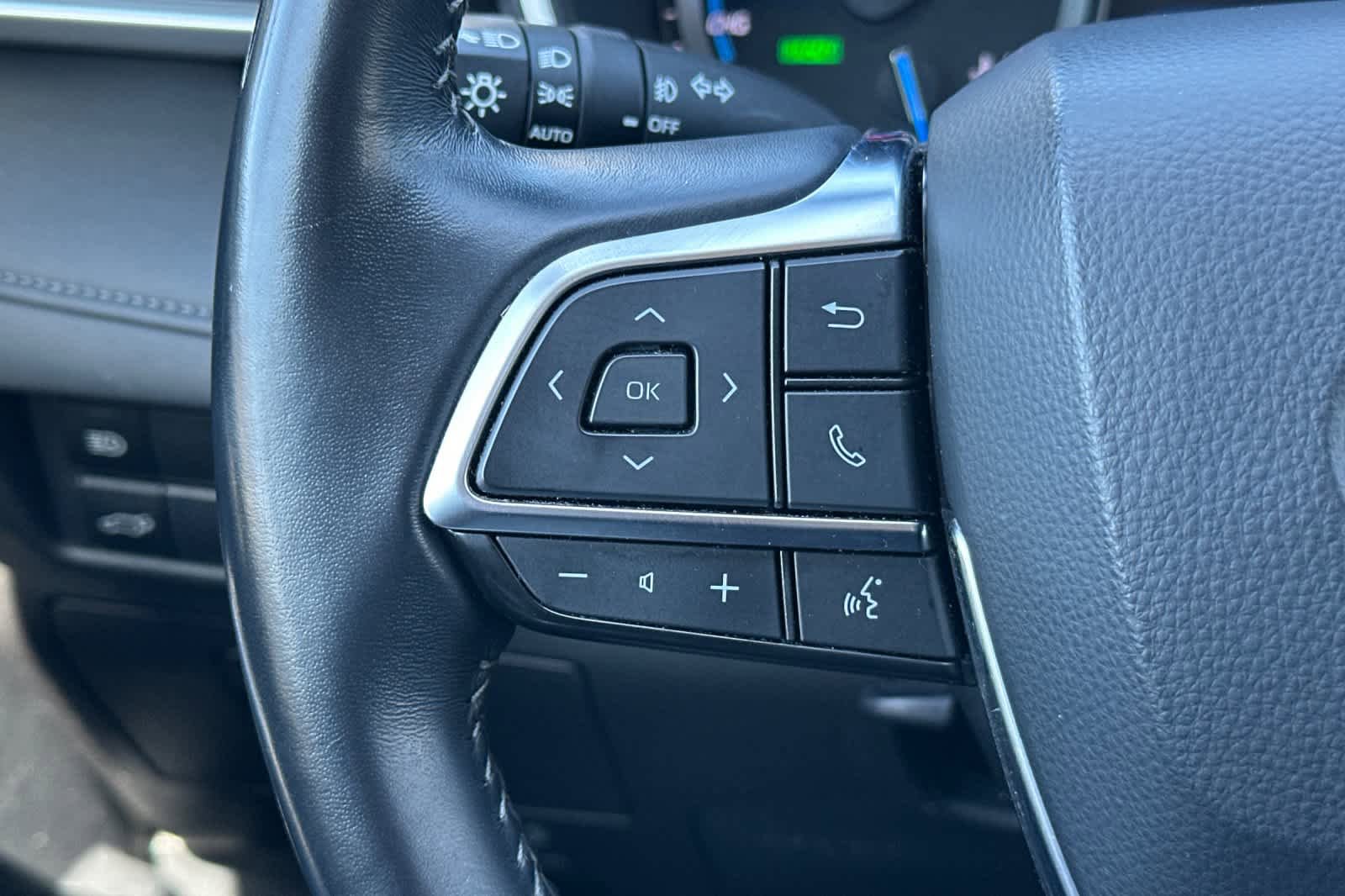 Used 2021 Toyota Highlander XLE AWD/4WD image 27