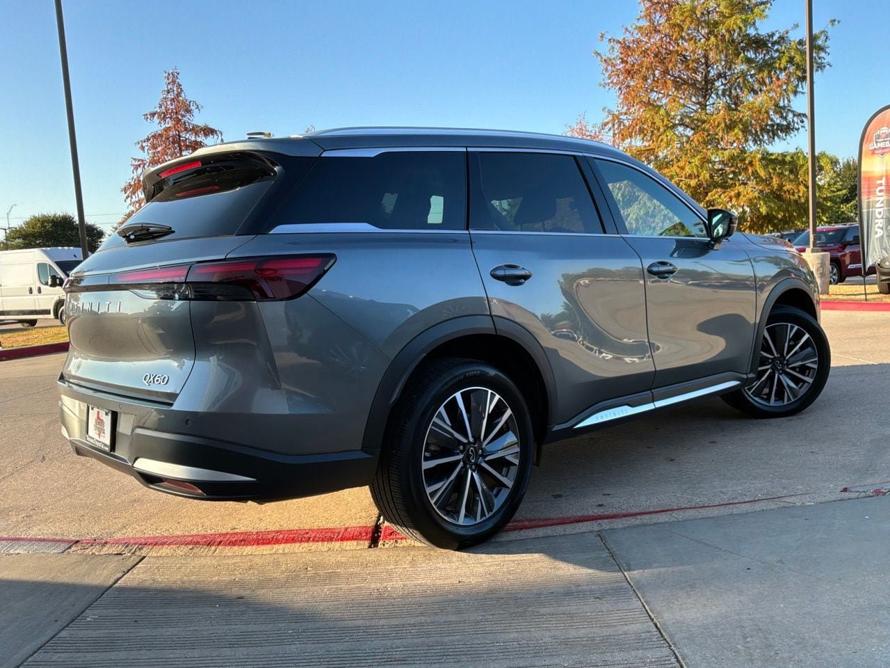 Used 2026 INFINITI QX60 Luxe FWD image 6