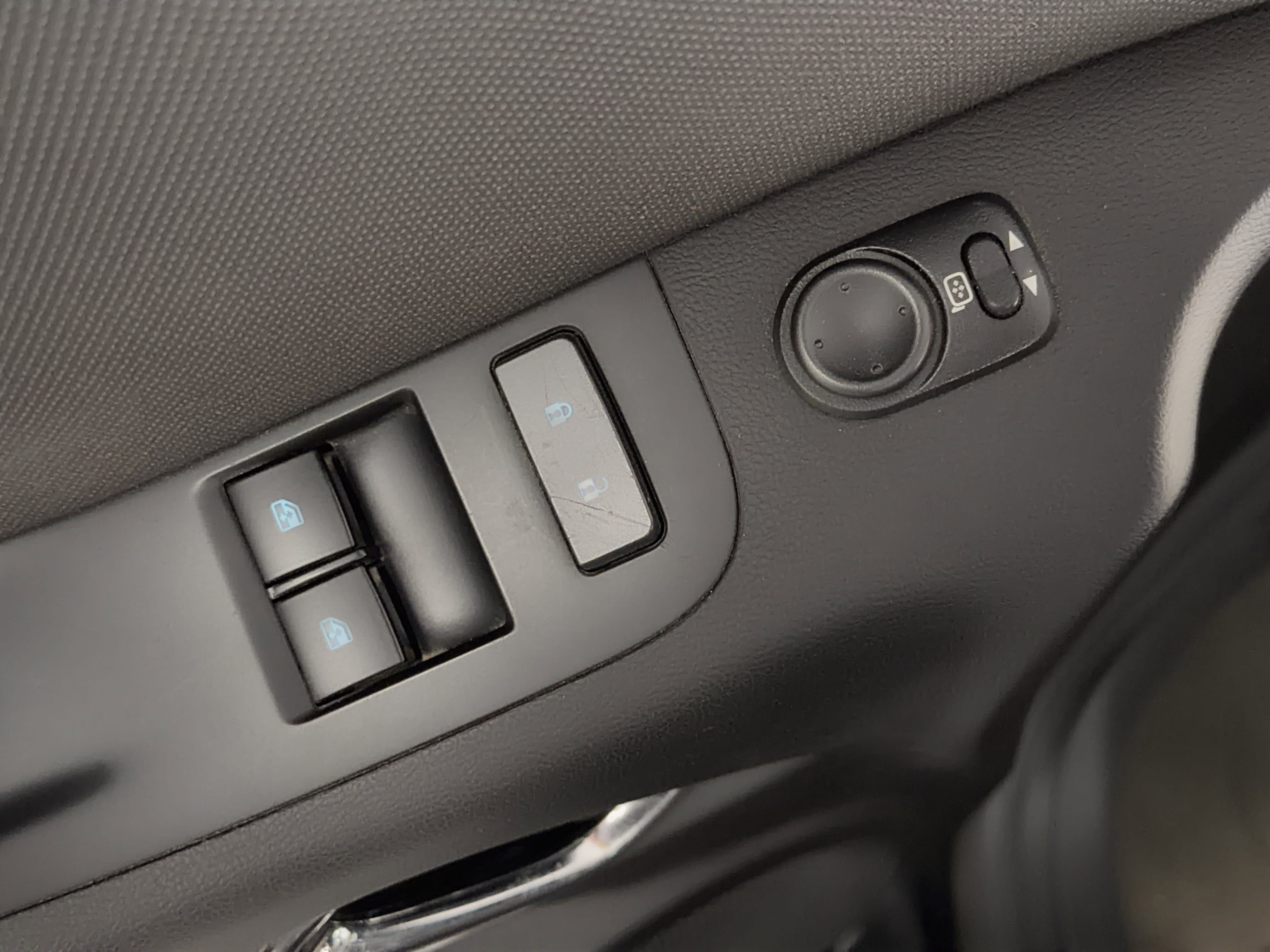 Used 2015 Chevrolet Camaro LT RWD image 15