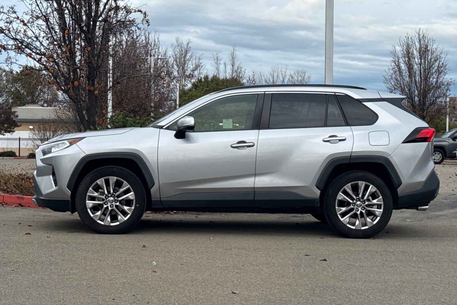 Used 2020 Toyota RAV4 Limited image 7