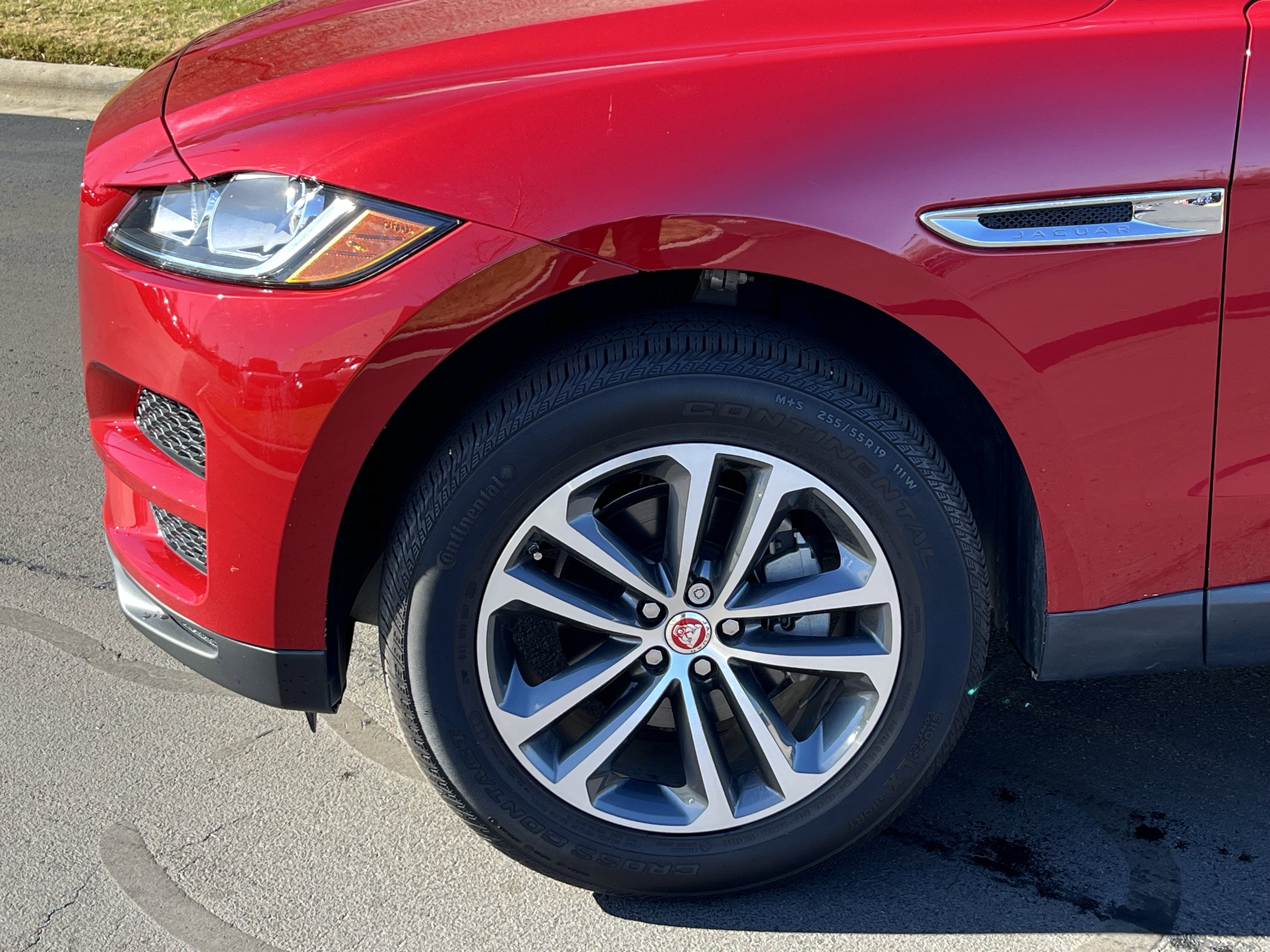 Used 2018 Jaguar F-PACE Premium image 14